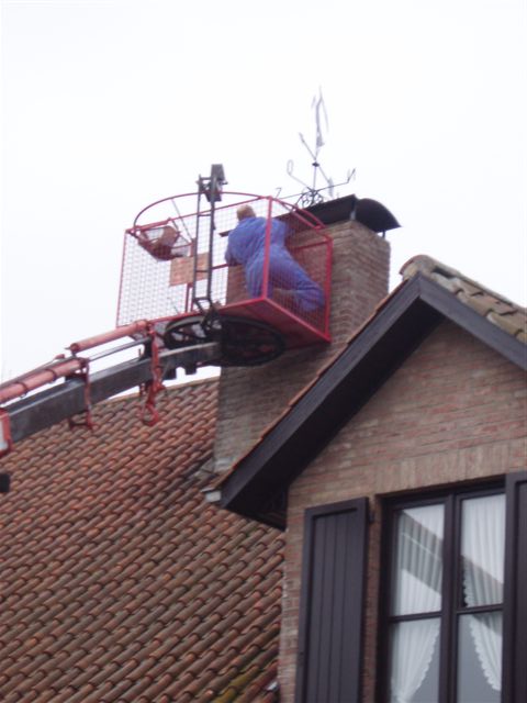 geen schade aan het dak geen pannen wegnemen dankzij onze hoogtewerker.JPG